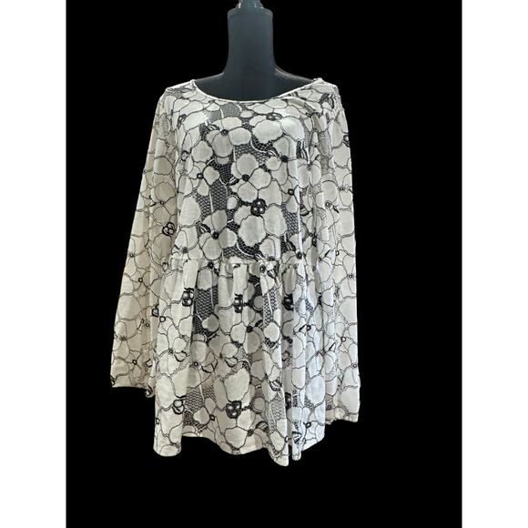 Lane Bryant 2021 Black & WHite Lace Floral Blouse, SIZE 16 - Picture 1 of 9